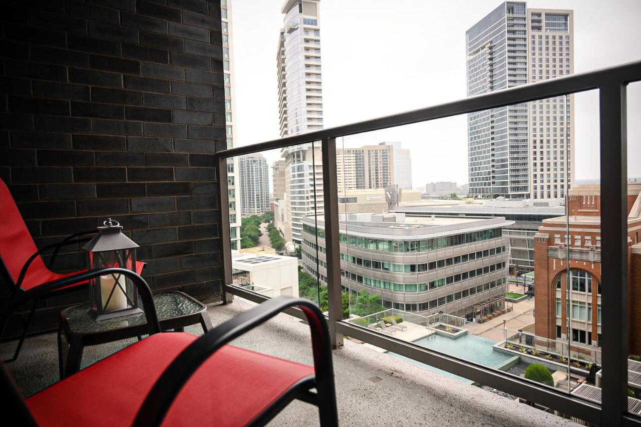 Downtown Dallas Apt With View Walking Distance To Aac With Free Parking Pool Wifi Luaran gambar