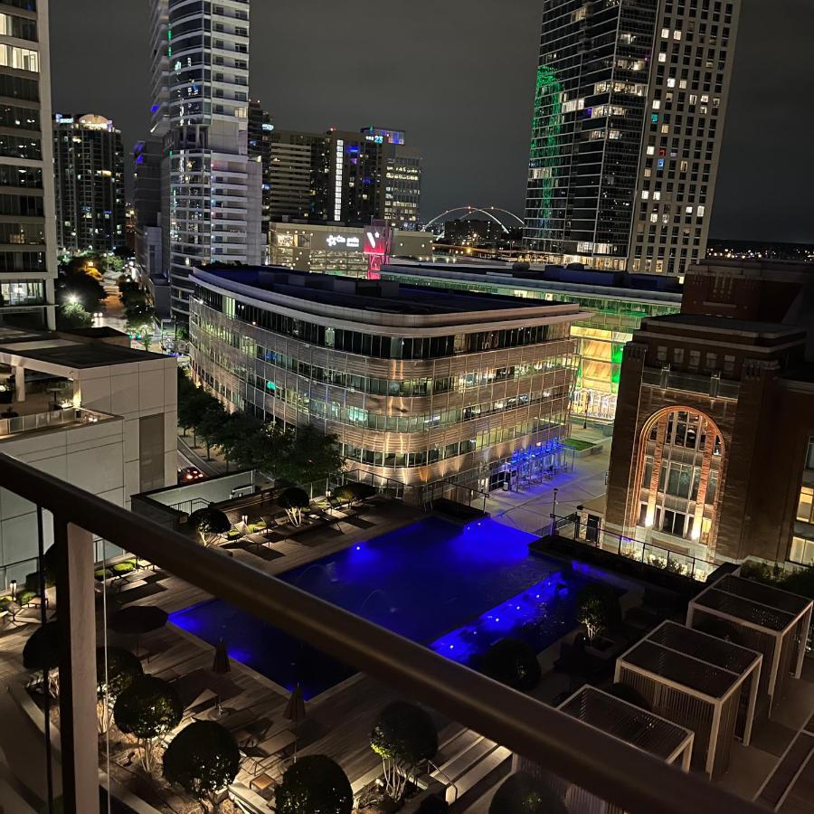 Downtown Dallas Apt With View Walking Distance To Aac With Free Parking Pool Wifi Luaran gambar